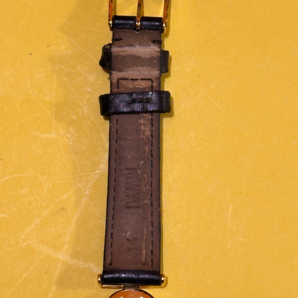 Gucci Gold and Black Women's Watch - Picture 12 of 16